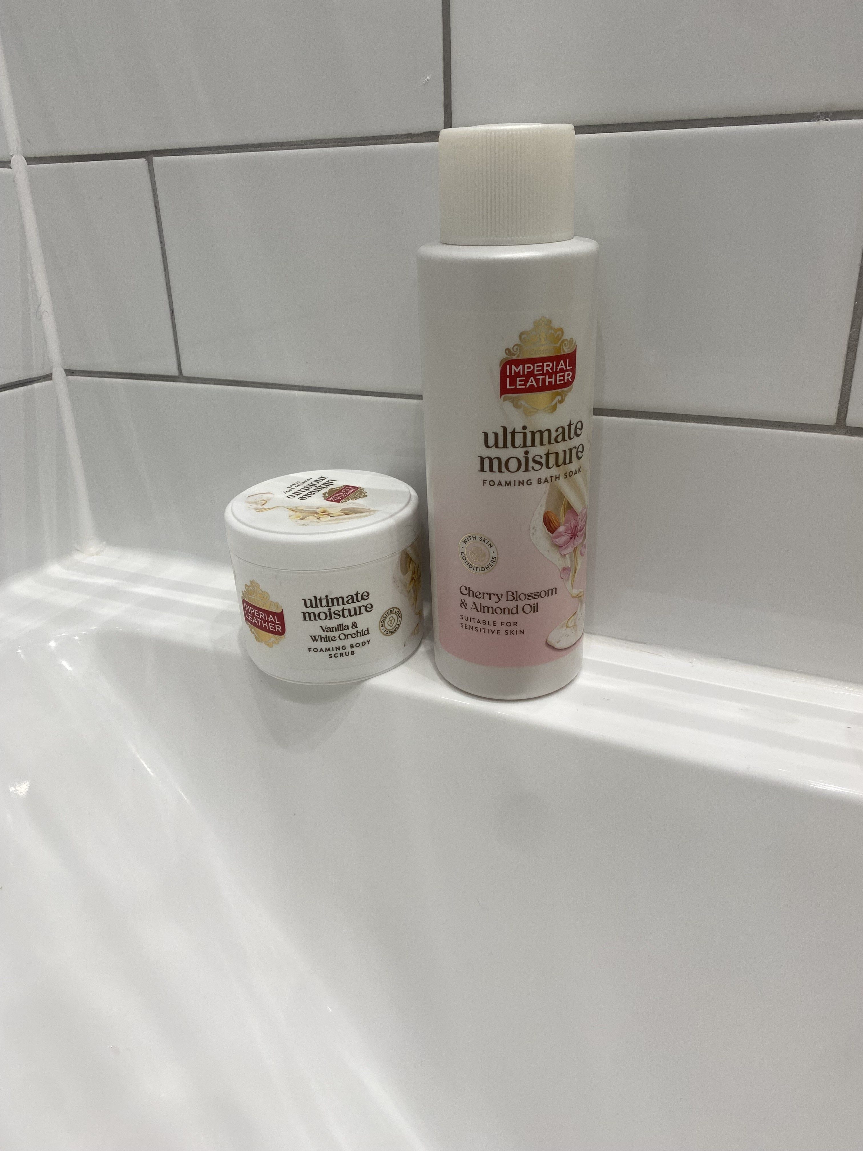 Imperial Leather Ultimate Moisture Foaming Body Wash & Scrub Review.