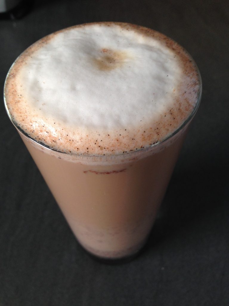 Ingwer Chai Latte mit Kardamom, Zimt, Vanille und Kakao