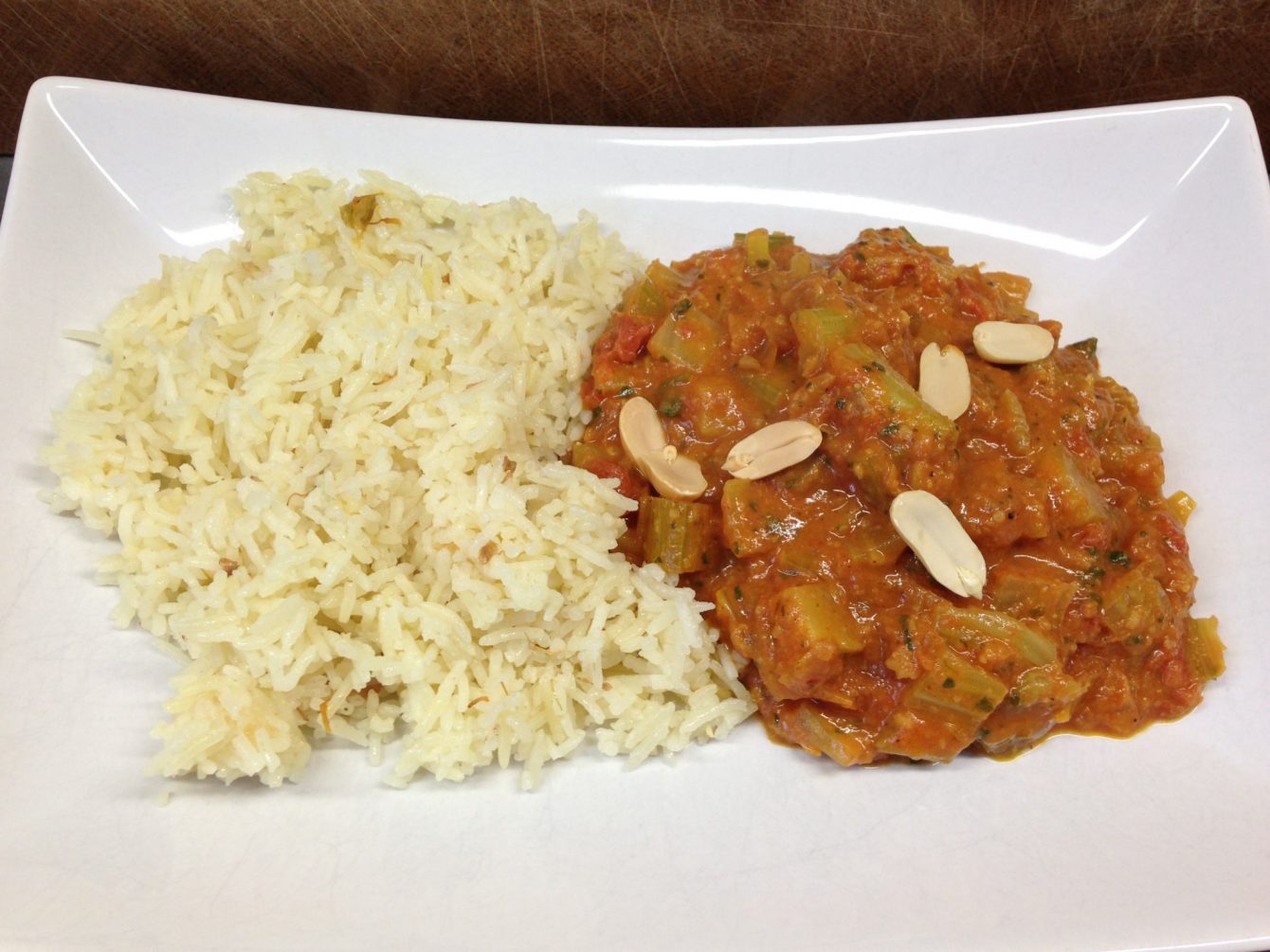 Curry mit Fenchel, Tomaten, Erdnuss und Koriander