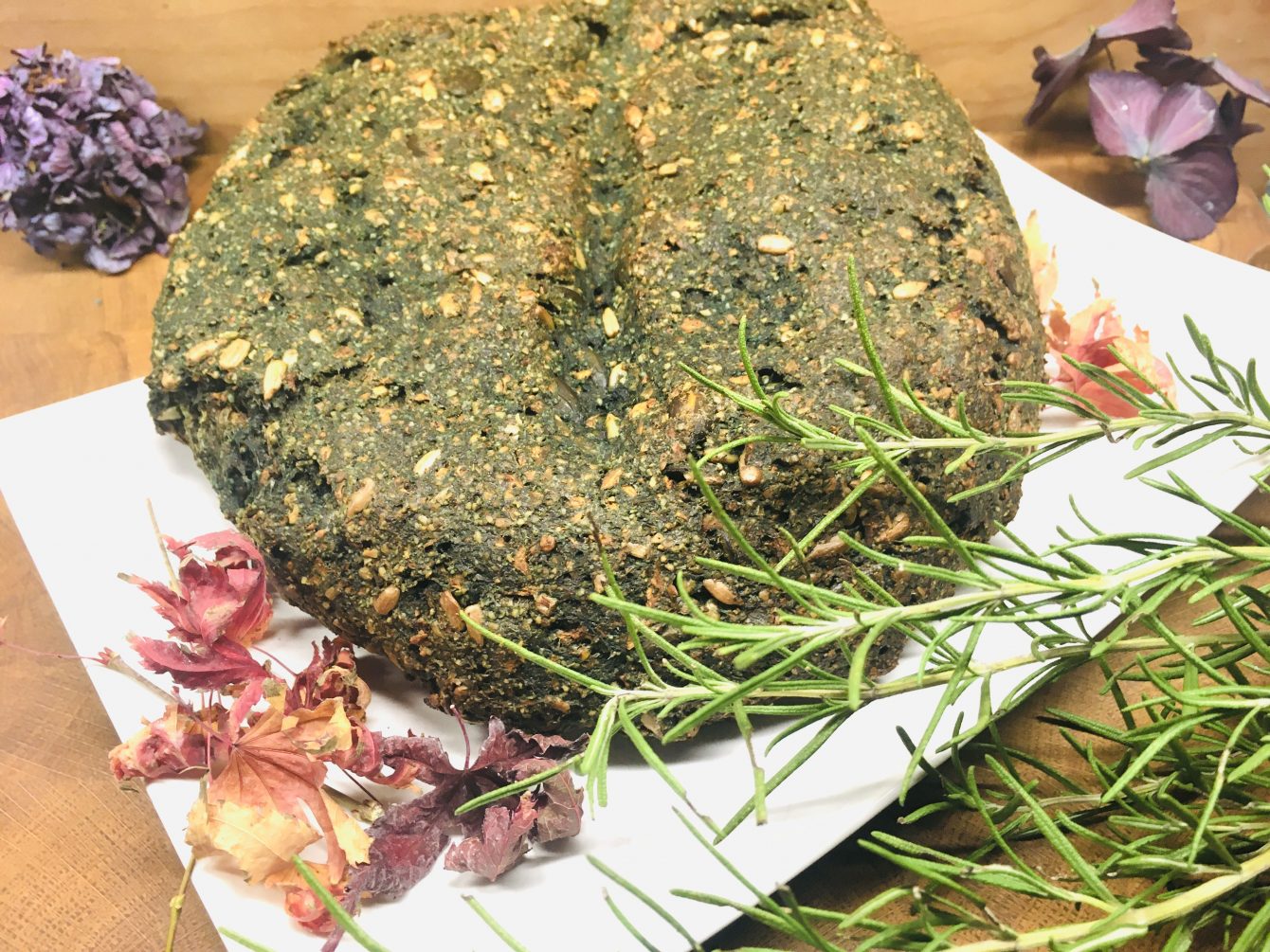 Sellerie Hanf Brot mit Sonnenblumenkernen