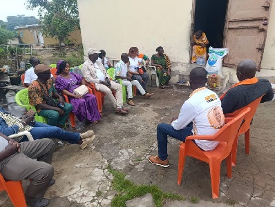 Tiassalé-action humanitaire en faveur des déguerpis de la gare routière : Alpha Sanogo au chevet de Dame Kadja Bomo; Ledebativoirien.net