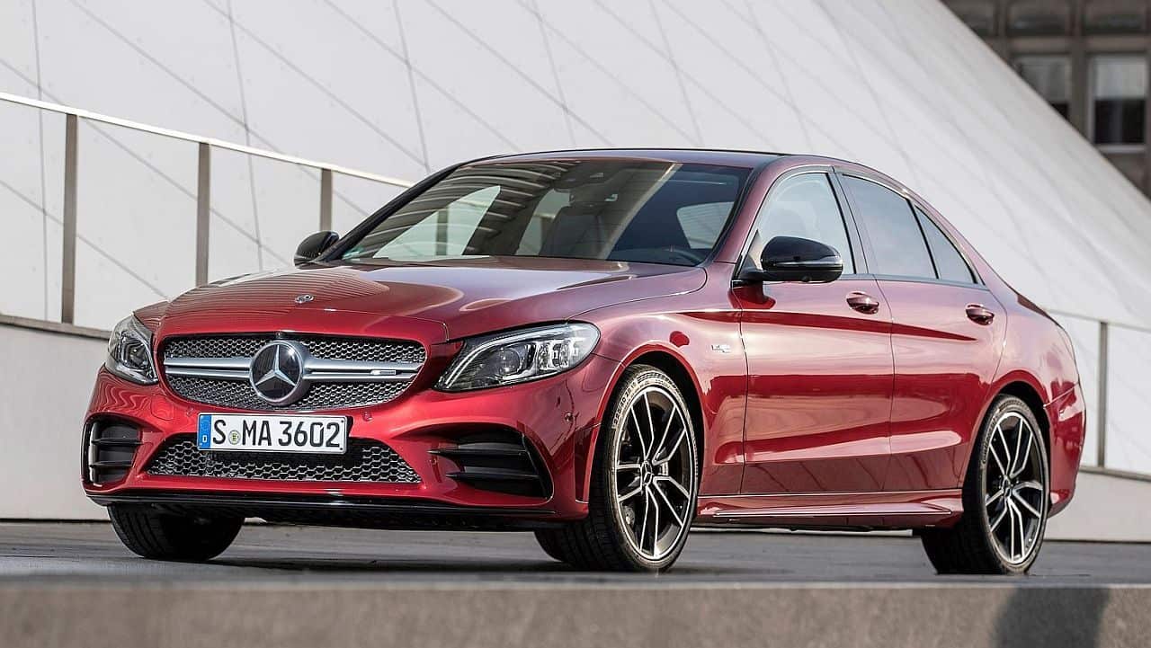 Class action claims mercedes c-class has fuel leak defect