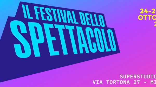 Logo ufficiale del Festival dello Spettacolo 2025 con date 24-25-26 ottobre e location Superstudio Più, Via Tortona 27 a Milano, su sfondo sfumato blu e viola.