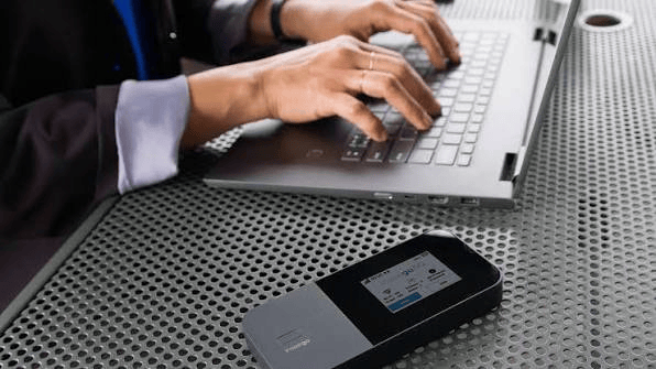WLAN: Bundesamt rät dazu, diese Router-Funktion auszuschalten – was Nutzer von Pocket-Wi-Fi jetzt wissen sollten