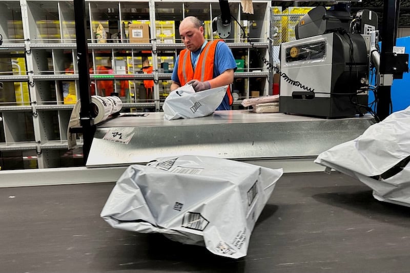 ترامب يربك شركات التكنولوجيا بفرض 100 ألف دولار سنوياً على تأشيرات الكفاءات الأجنبية