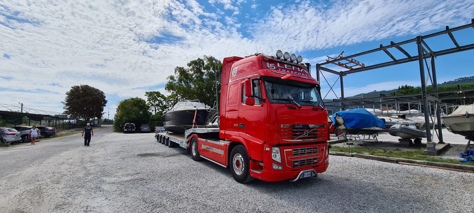 Trasporto eccezionale con collo d'oca di imbarcazioni