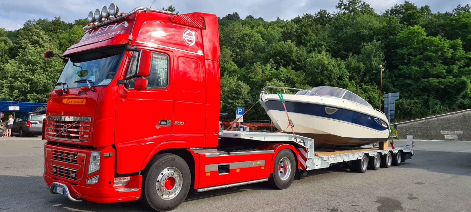 Trasporto eccezionale con collo d'oca di imbarcazioni