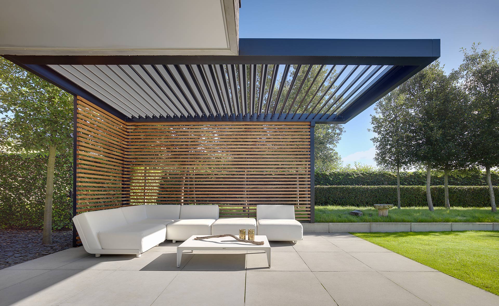 Se Dit D Une Terrasse Protégée Du Soleil Quelques idées pour décorer sa pergola! - LEONARD Solutions