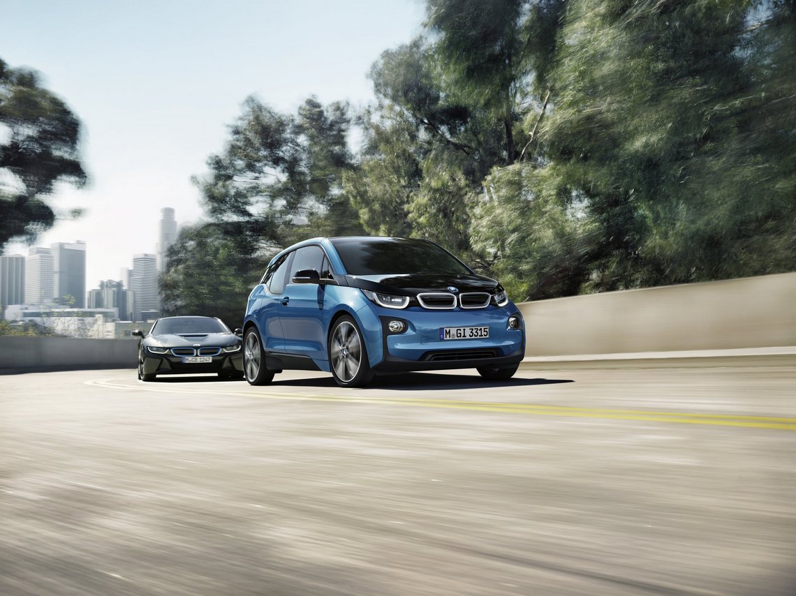 La nuova elettrica bmw i3 percorre fino a 245 km a ogni ricarica nella
