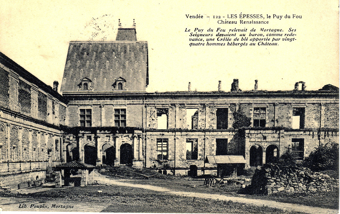 Carte postale ancienne du château du Puy du Fou