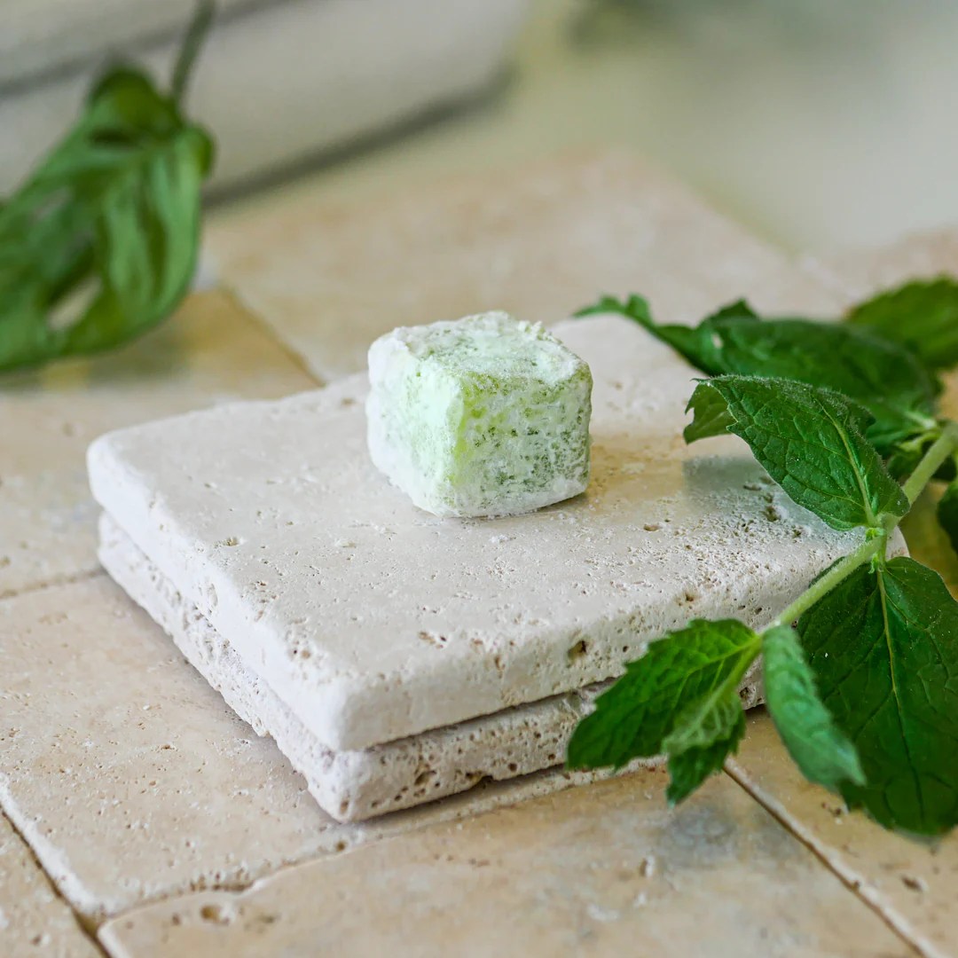 puremetics_3in1-Dusch-Konfekt_SweetMint_Moodbild_einzeln_1080x.webp