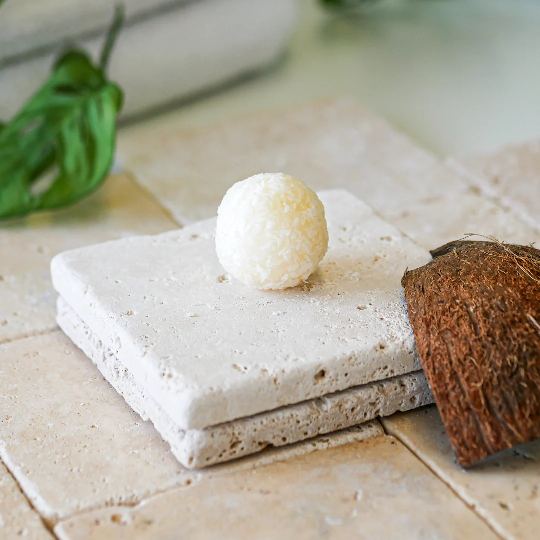 puremetics_3in1-Dusch-Konfekt_CoconutCream_Moodbilder_Einzeln_1080x.webp