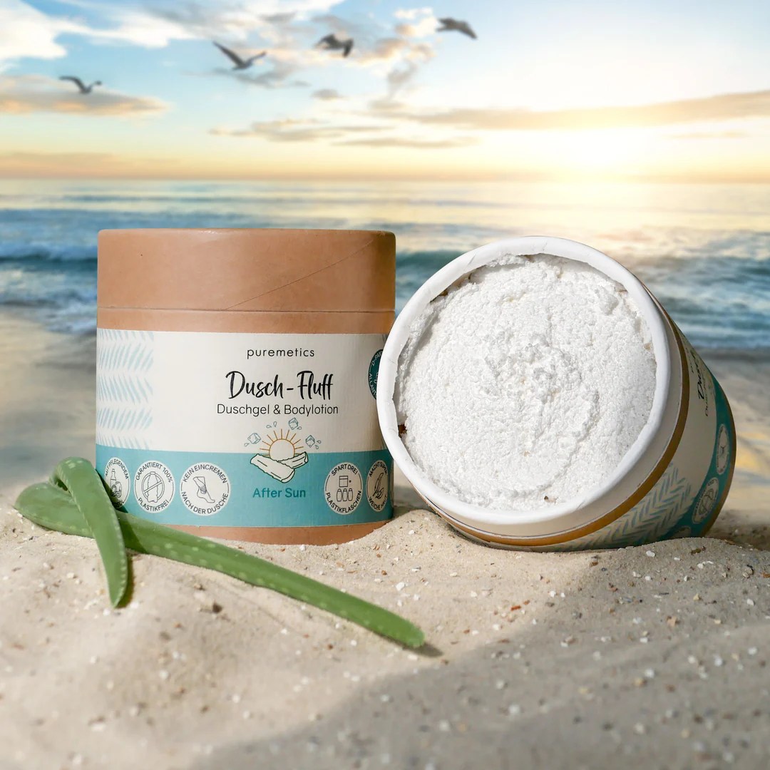 08_puremetics_Dusch-Fluff_after-sun_Moodbild_Sonne_Meer_Hintergrund_01.webp