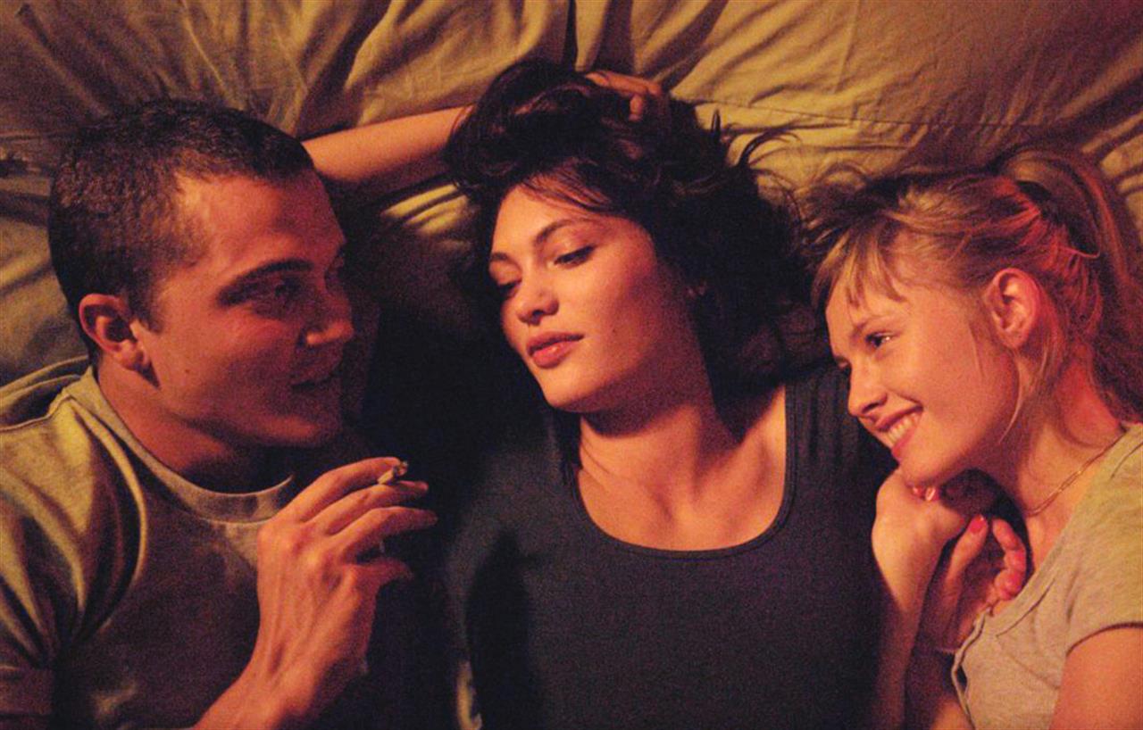 Amore e sesso, la fedeltà non esiste più. Il futuro si chiama poliamore Linkiesta.it