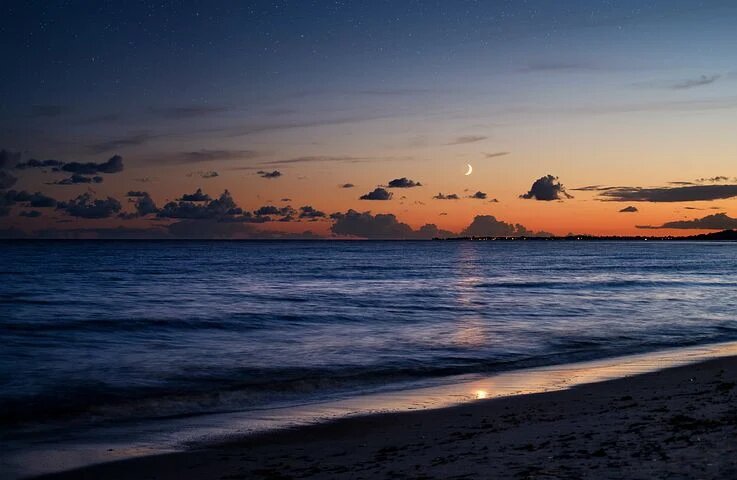 Dover Beach Arnold in this poem uses the naturalistic setting of Dover beach to metaphorically express this dying faith and the despair it brings along to his heart as well as the way this new light darkened his view towards life.