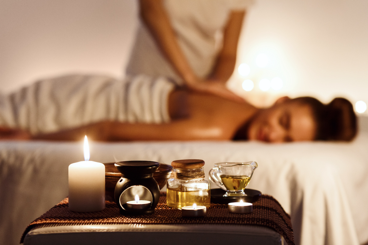 Aromatherapy Hot Oil Massage - 60 Minutes