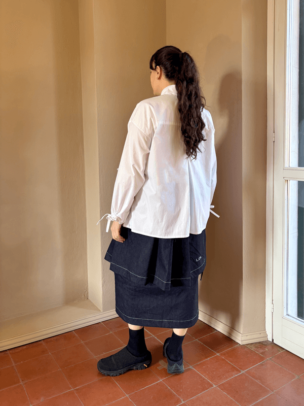 Shirt KNOT + Skirt Knot Back worn SKU: L-CH.FW2526.01 / L-CH.SS24.09