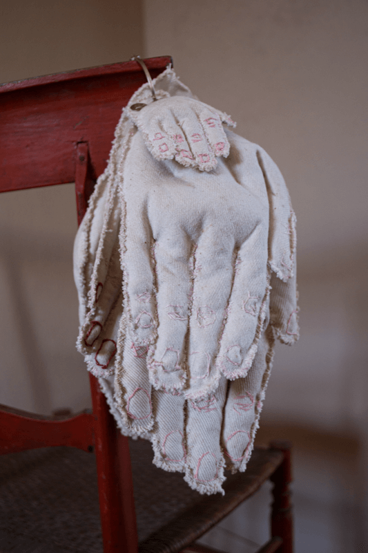 HANDS - By Jimena Ríos Front SKU: L-CH.NS22.A0