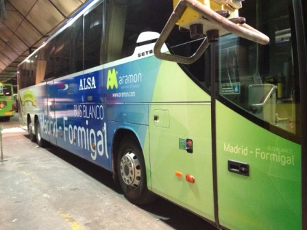 Las estaciones de esquí, buscan mediante el «bus blanco» atraer a los esquiadores a sus dominios . Arranca una nueva temporada del "Bus Blanco" de Madrid a