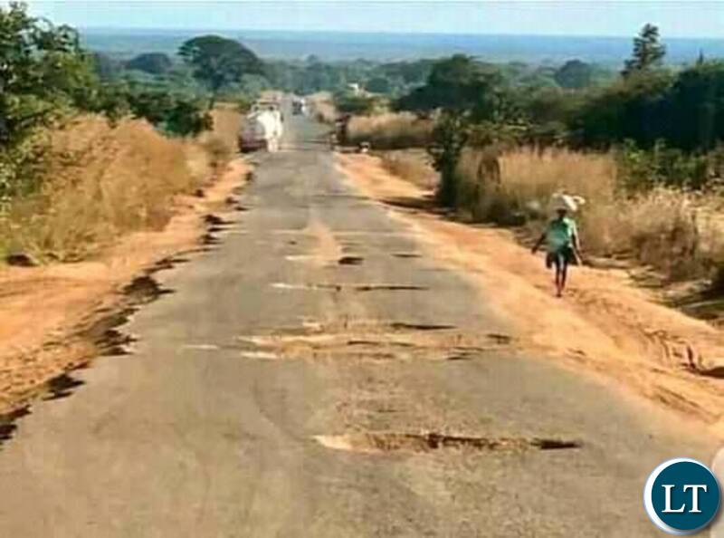 Zambia : Mwinilunga resident requests halt to patch Mwinilunga -Solwezi road, they want the whole road rebuilt - Vimarsana News
