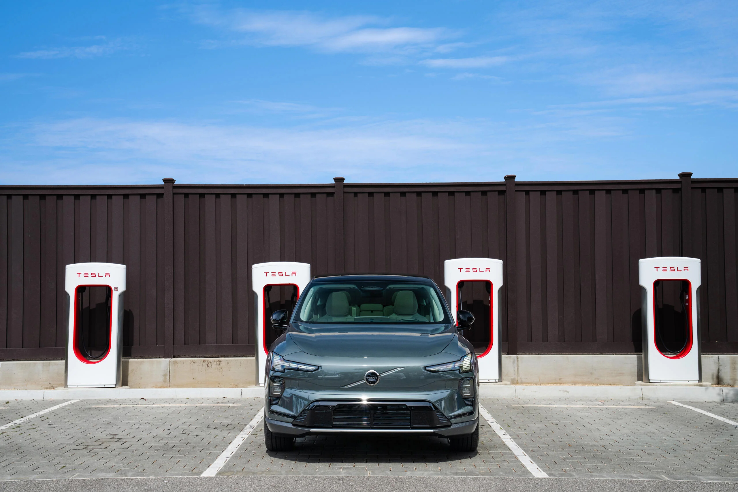 Volvo ricaricabili anche con il servizio Supercharging di Tesla - macitynet.it Volvo ricaricabili anche con il servizio Supercharging di Tesla - macitynet.it