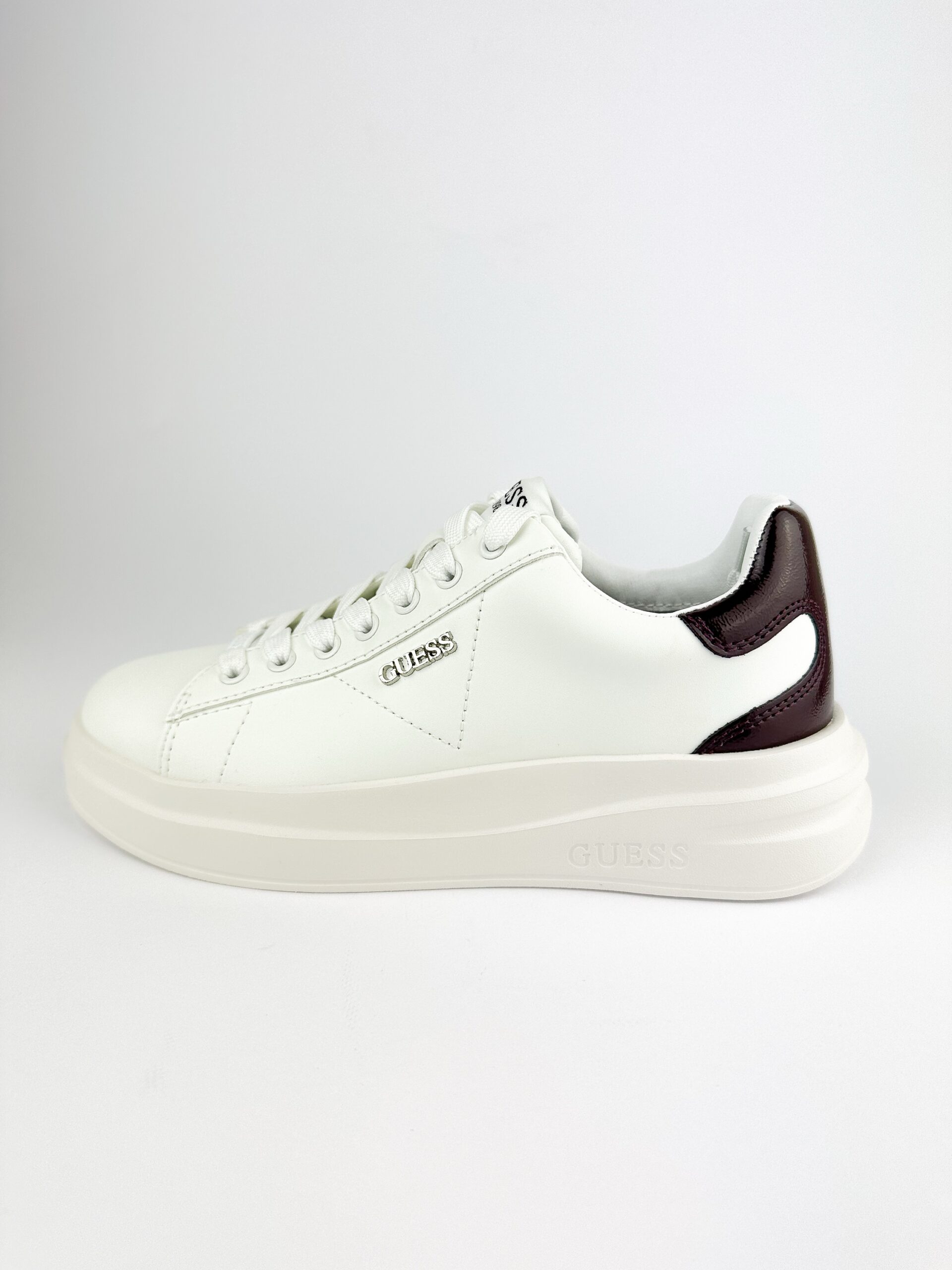 GUESS - Sneakers Bianca con Dettaglio Bordeaux