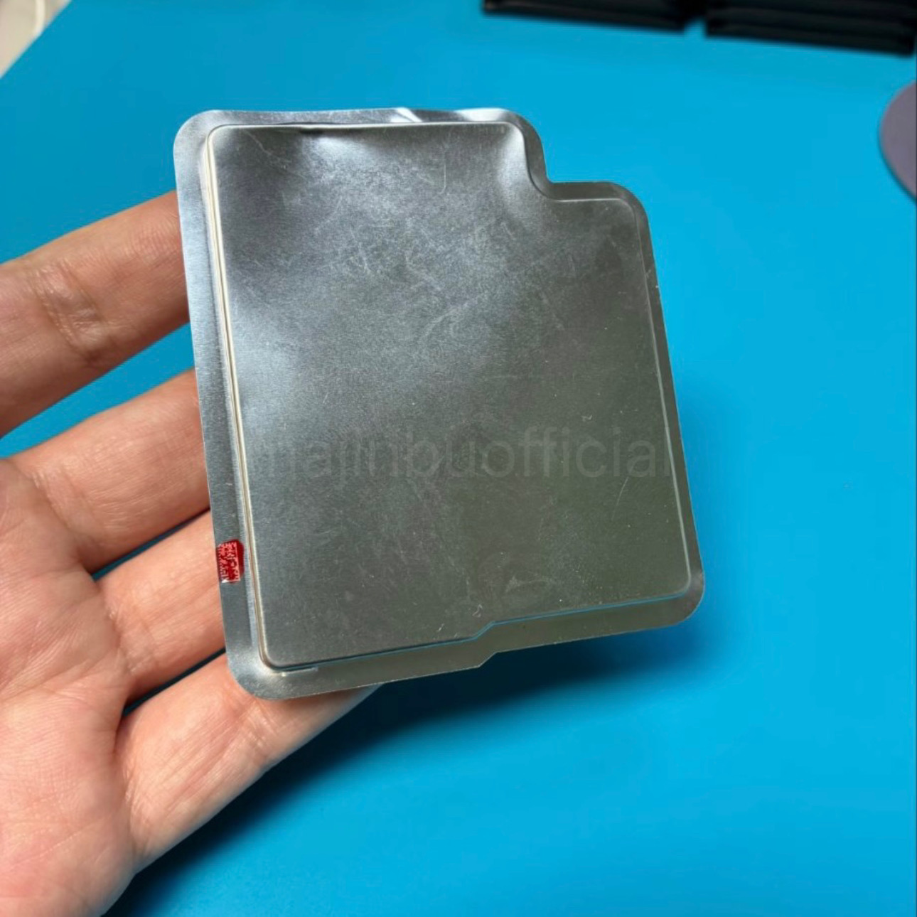The battery of the iPhone 17 is said to be very small and extremely sturdy