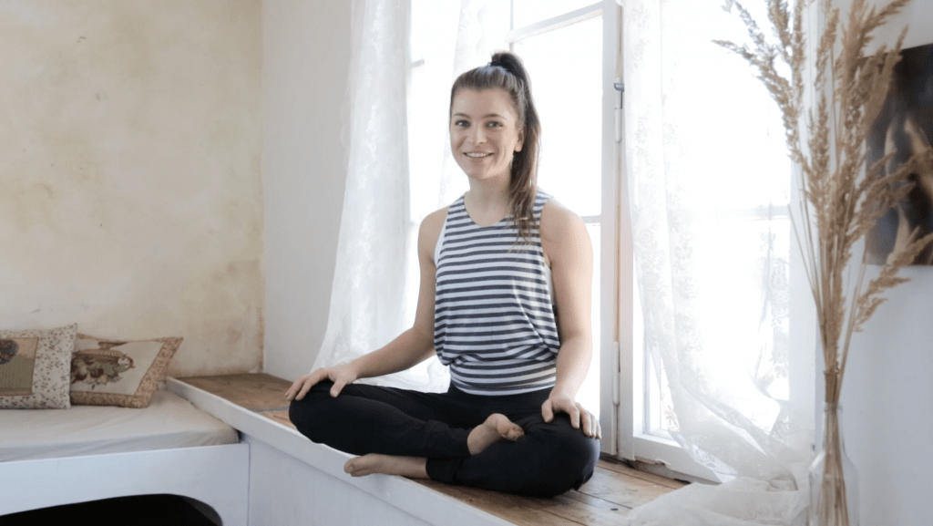 Subscribe to our free newsletters to receive latest health news and alerts to your email inbox. yoga_morgenroutine_morning_routine_anfaenger_mady_1 - Mady