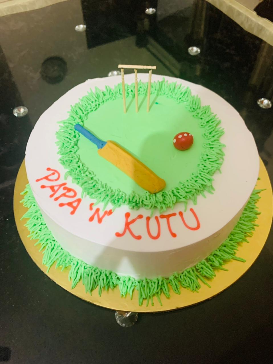 Cricket theme cake - Image 3