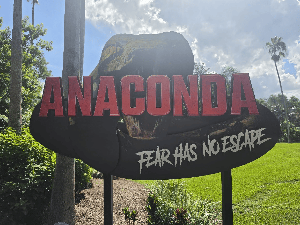 Howl-O-Scream week two- Anaconda Fear Has No Escape sign