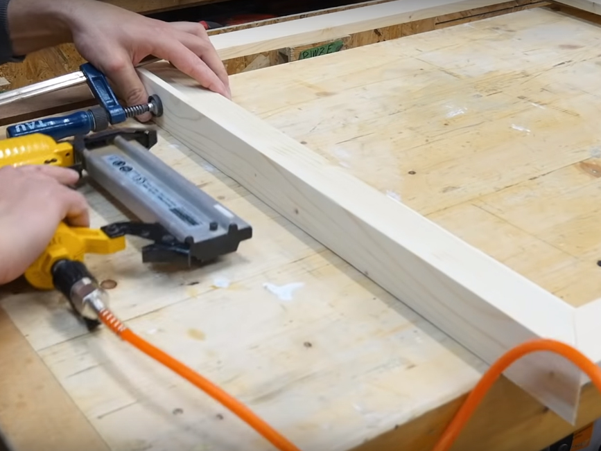 Tutorial su come montare una tela per pittura su un telaio in kit o su un. Cornici Per Quadri In Legno Fai Da Te A Costo Zero Makers At Work