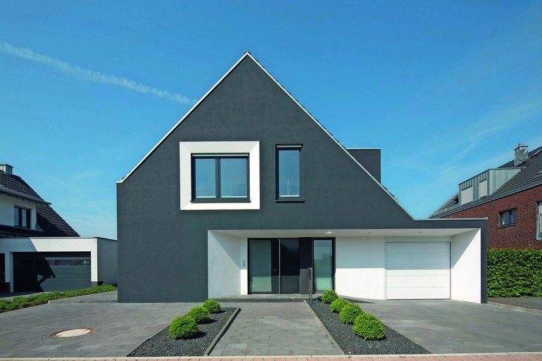 Haus Mit Grauen Fenstern