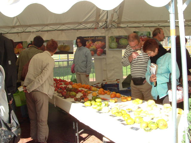 Foire A La Tomate Et Aux Legumes Anciens Haverskeque Mange Des Fleurs