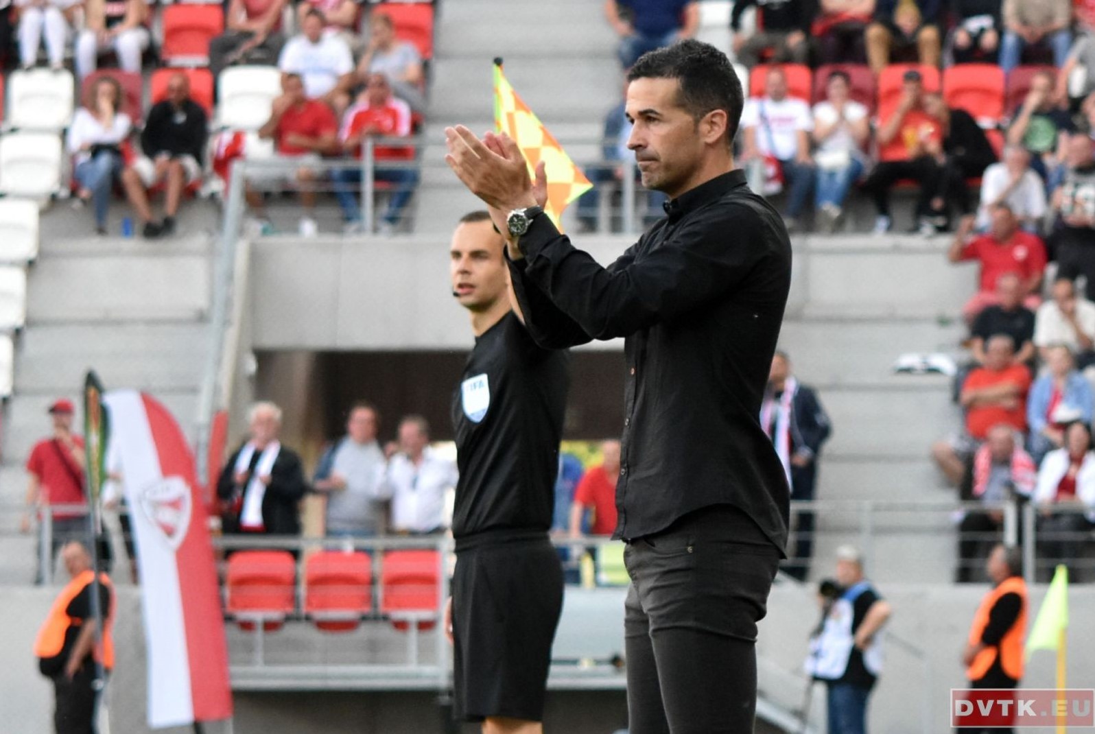 Nuevo éxito del ex bético Fernando en los banquillos