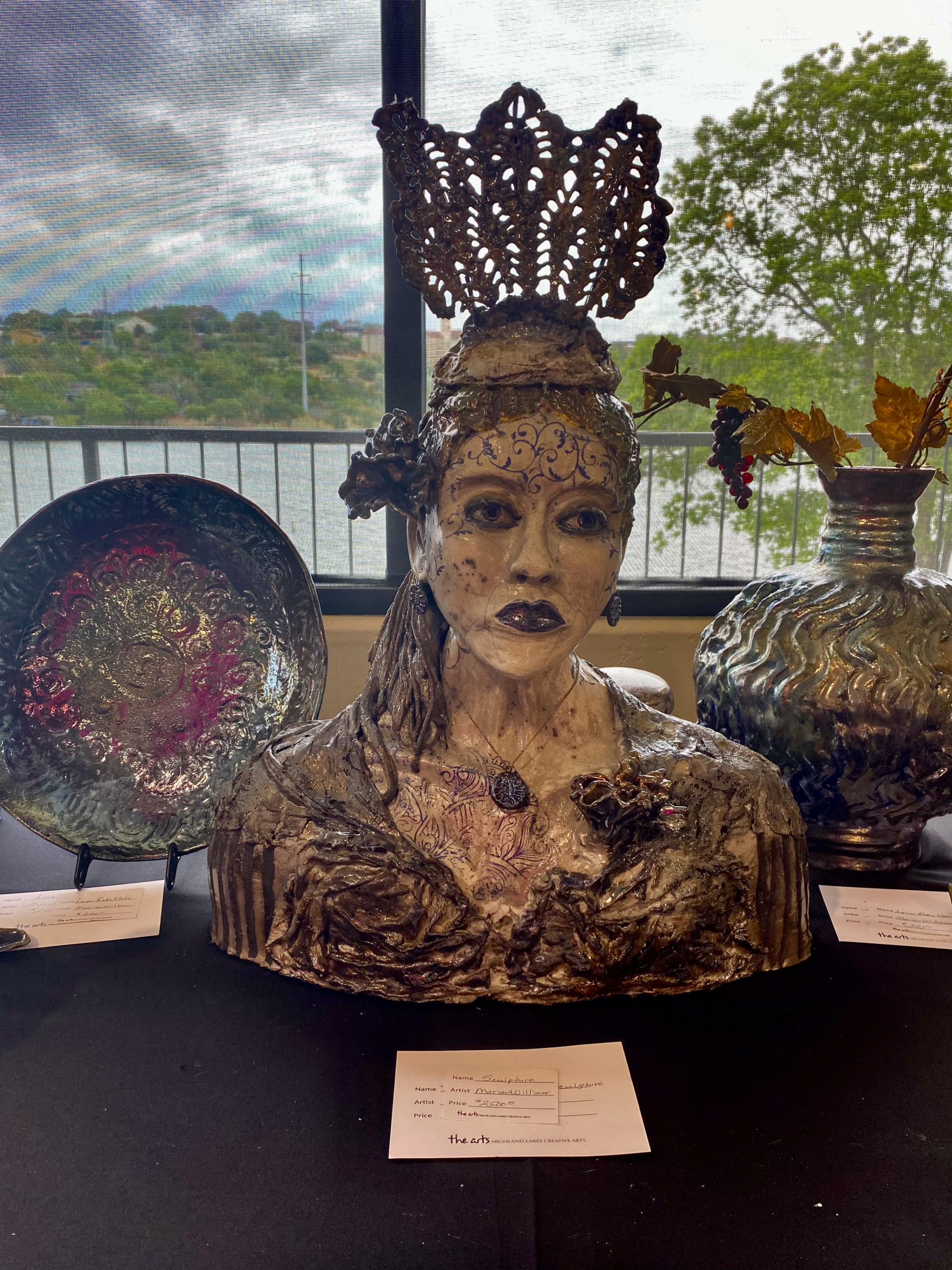 Sculptuur op Main, Marian Williams Pottery, figuratieve sculptuur