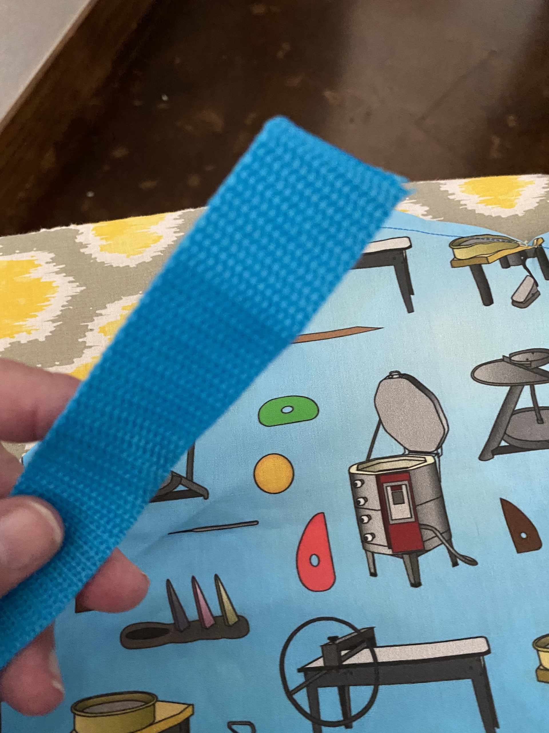 lepelbloem, aardewerkstof, aardewerkschort