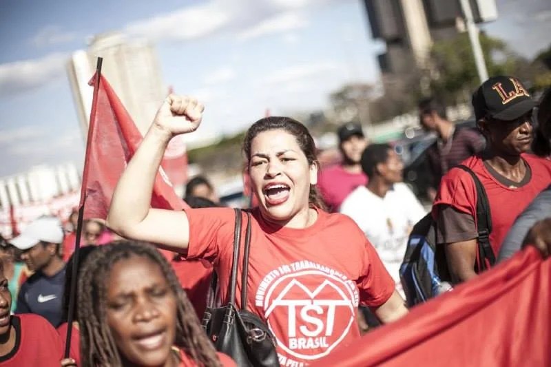 Livros, bandeiras e documentos dos integrantes do movimento foram . O Mtst E A Questao Da Habitacao Esquerda Marxista