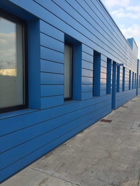 Progettiamo e realizziamo rivestimenti di facciata, involucri architettonici, facciate continue e costruzioni in vetro e acciaio/alluminio. Rivestimenti Metallici Per Facciate Mastercop