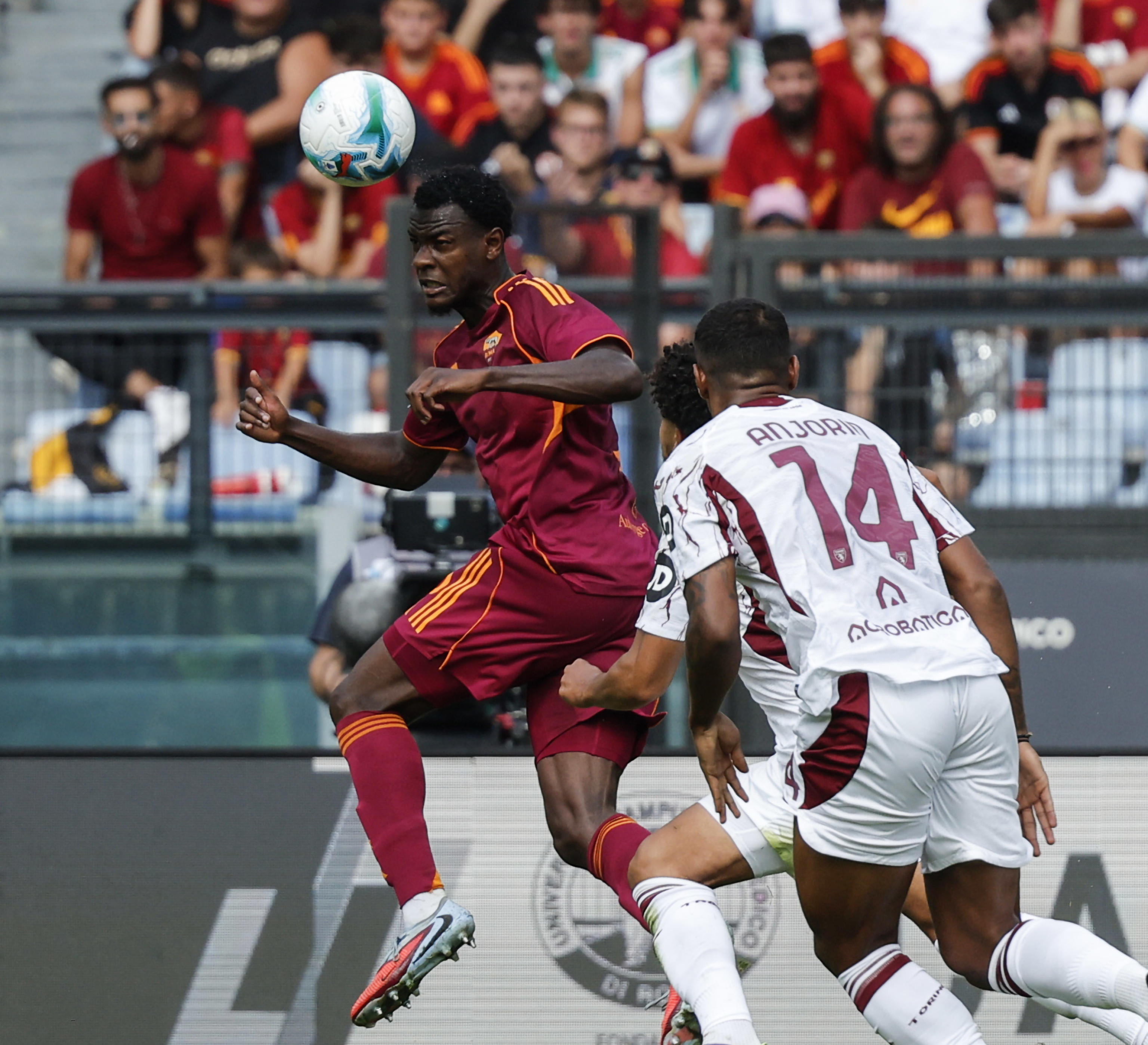 epa12376058 Romas Evan Ndicka (L) heads the ball past Torino's Tino Anjorin during the Italian Serie A soccer match between AS Roma vs Torino FC at the Olimpico stadium in Rome, Italy, 14 September 2025.  EPA/GIUSEPPE LAMI