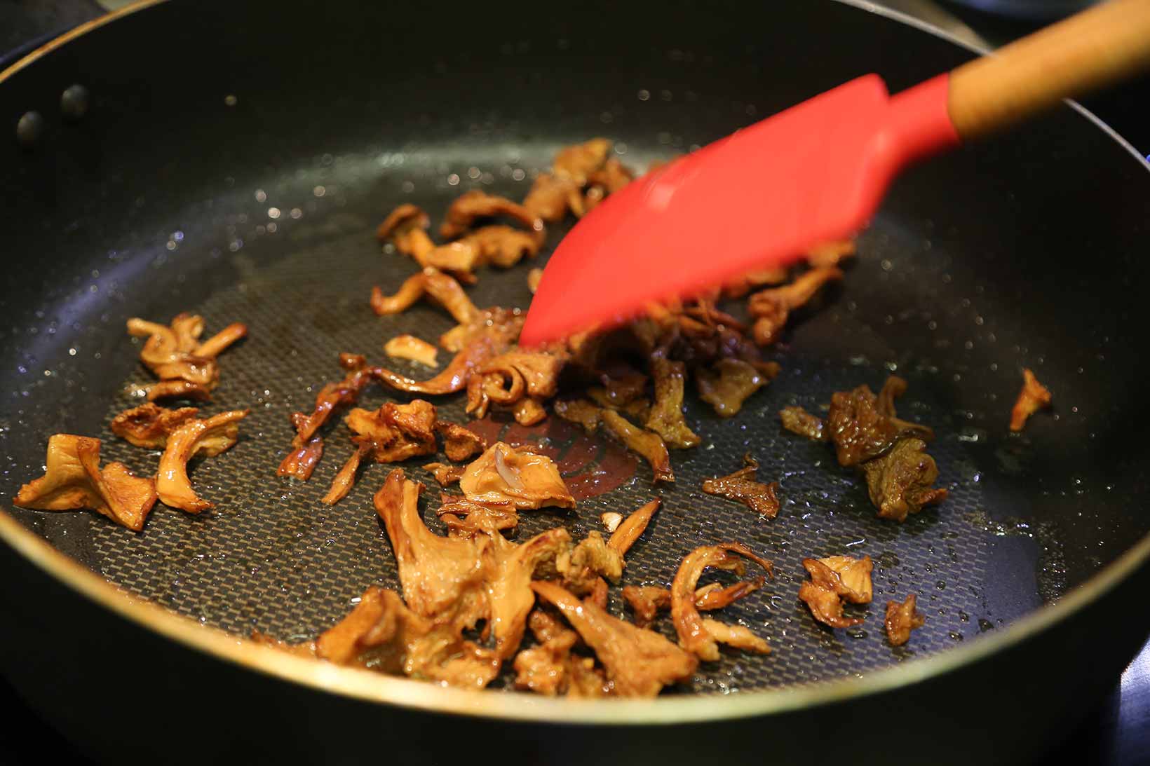 Fry Chanterelles