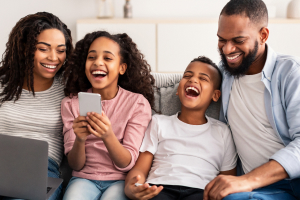 Proteja a su familia de las estafas con estos 5 consejos clave de seguridad en línea Proteja a su familia de las estafas con estos 5 consejos clave de seguridad en línea