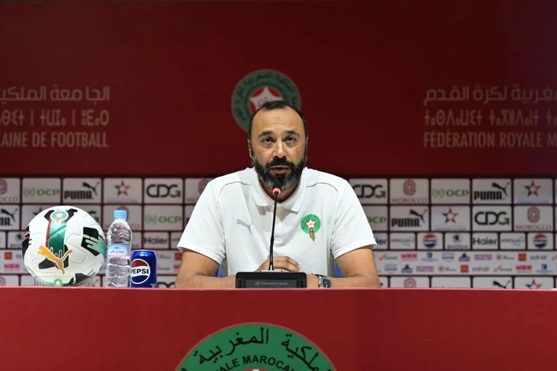 المدرب طارق السكتيوي فيالندوة الصحفية التي قدم من خلالها لائحة المنتخب المغربي الرديف الذي سيخوض منافسات كأس العرب بقطر