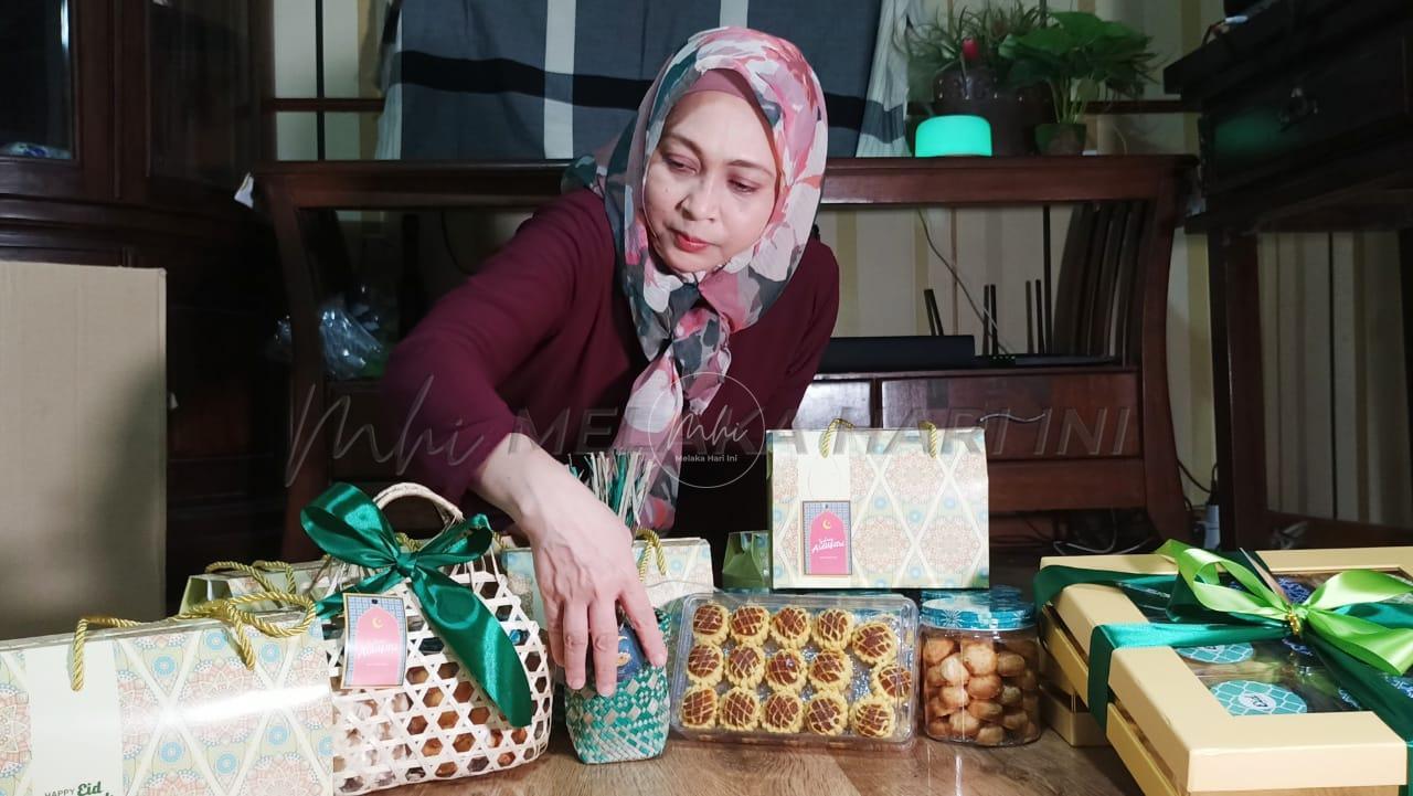 Saje nak share sikit kedai lain yang murah dan banyak barang2 lain siap kotak2. Hadiah Kuih Raya Sempena Aidilfitri Melakahariini