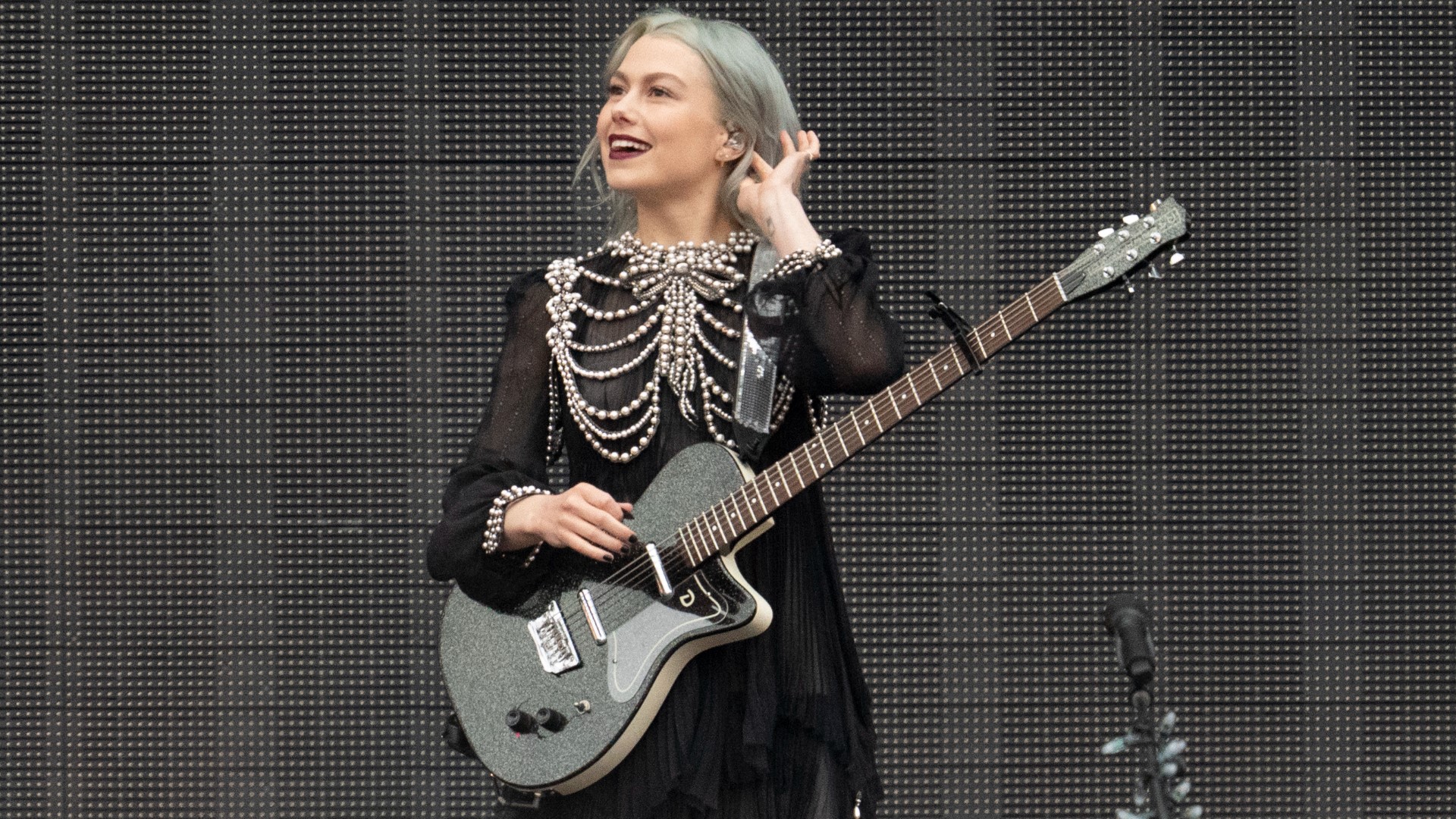 Who gets to be a fan? — A Phoebe Bridgers case study - // MELODIC