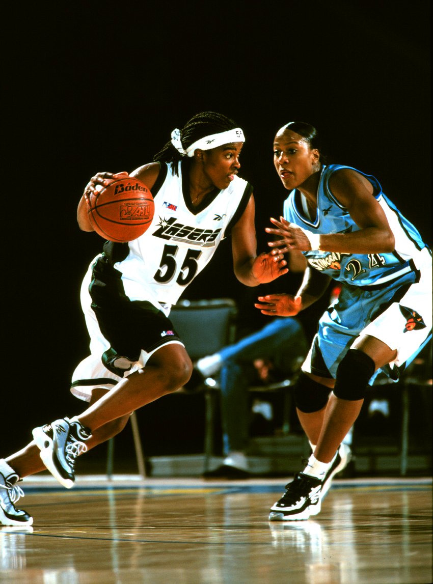 San Jose Lasers forward Sheri Sam drives around Clarissa Davis-Wrightsil of Long Beach during a game on Feb. 2, 1998. (Aric Crabb/Bay Area News Group)