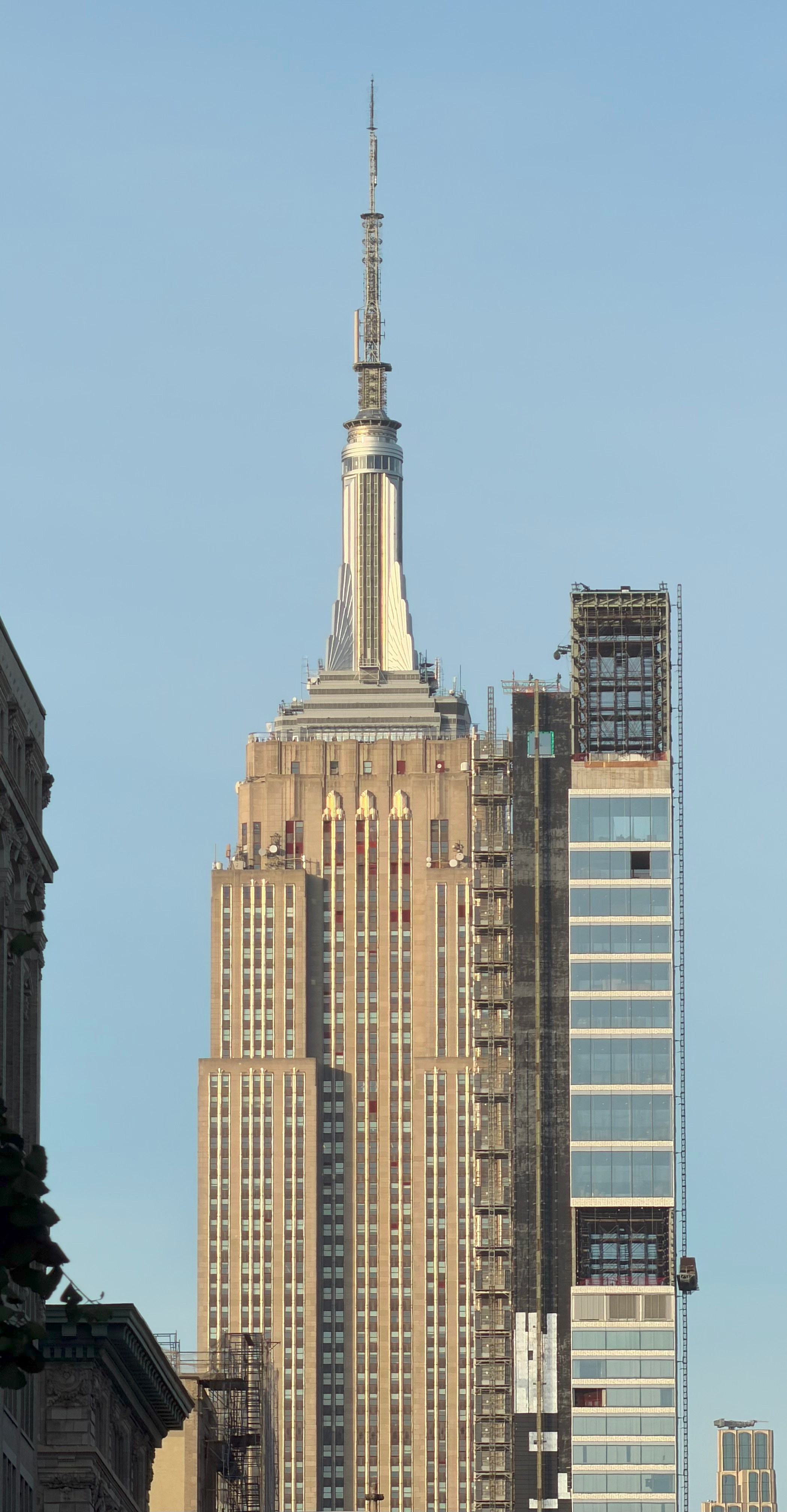 Empire State Building a partir de 20 quarteirões em 8x Zoom