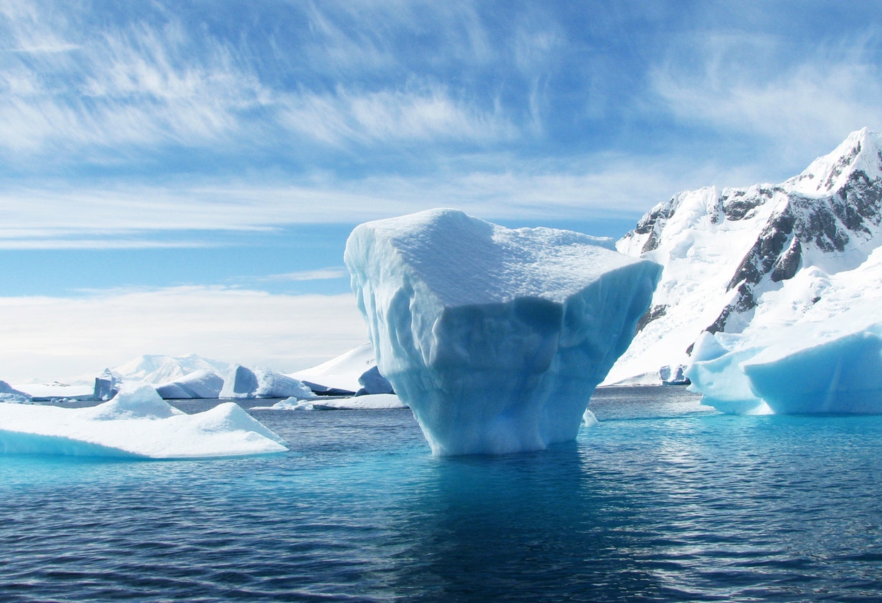 Picture of iceberg in daytime