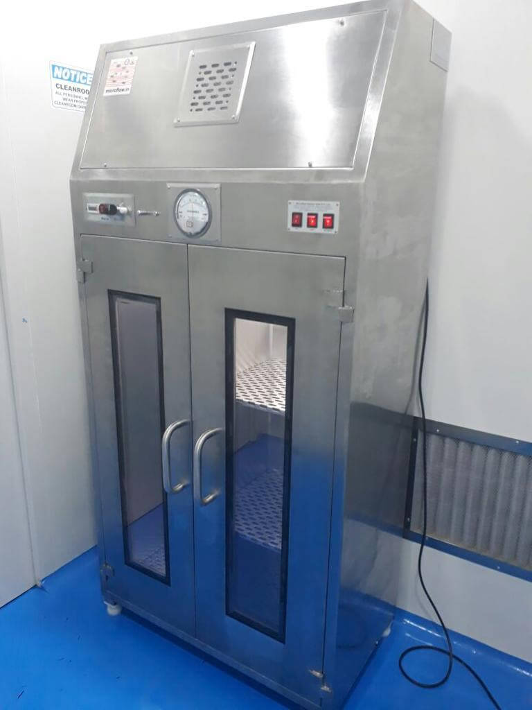 Clean benches are available with horizontal laminar flow or with vertical laminar flow. Garment Cubicle - MICROFLOW