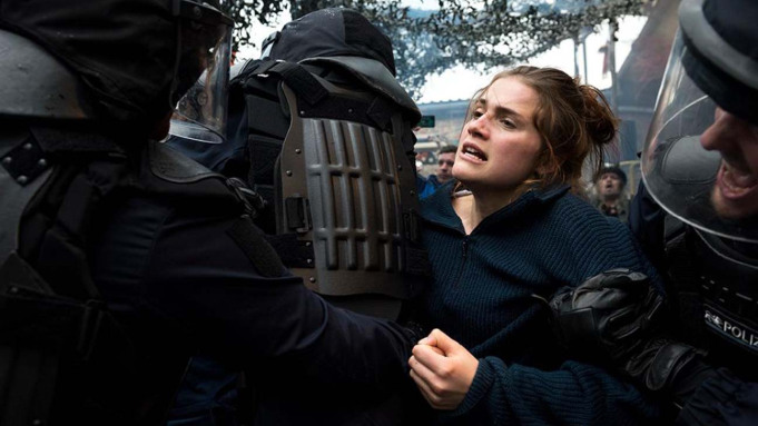 Estrenos online: crítica de «Y mañana el mundo entero», de Julia von Heinz (Netflix)