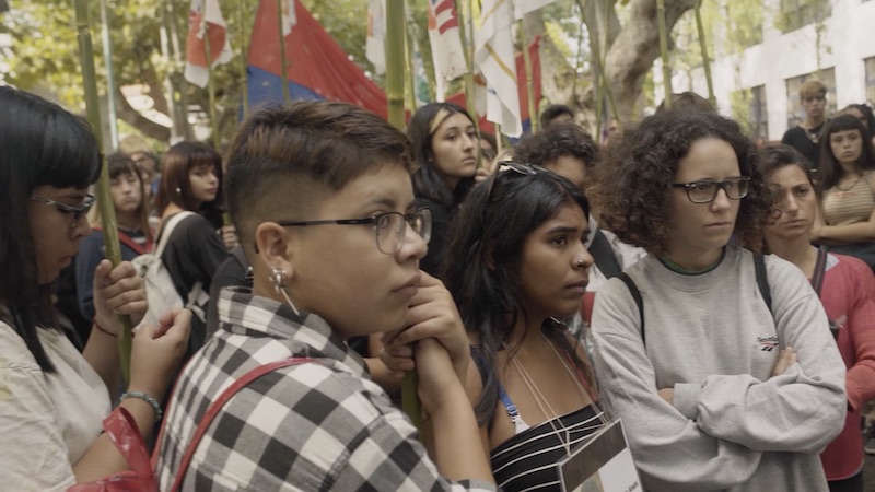 Estrenos: crítica de «Algo se enciende», de Luciana Gentinetta